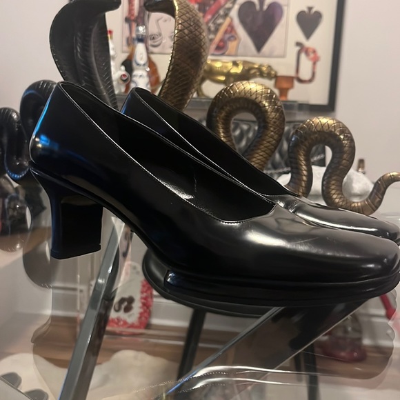 Prada heels - Picture 1 of 4